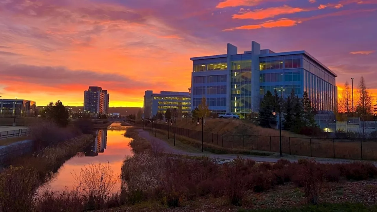 Another warm and quiet November day ahead of us, but it'll get colder for the weekend