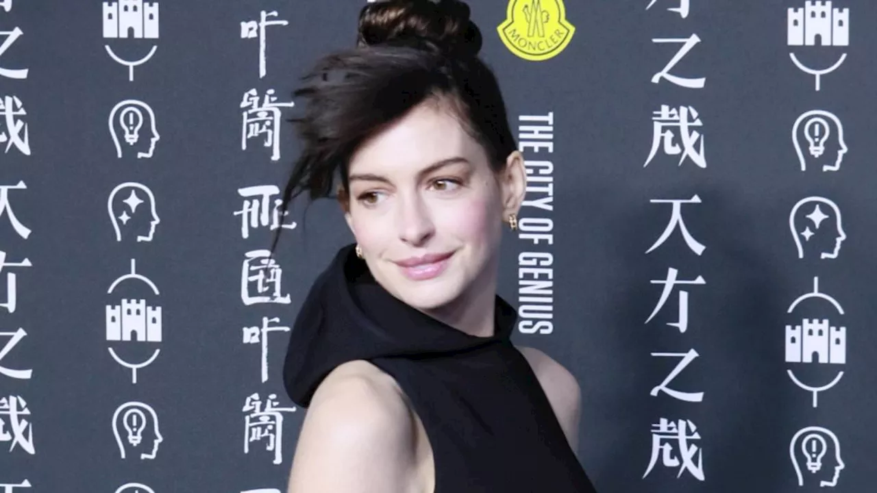 Anne Hathaway's tiny son nearly crushed by giant NBA player OG Anunoby