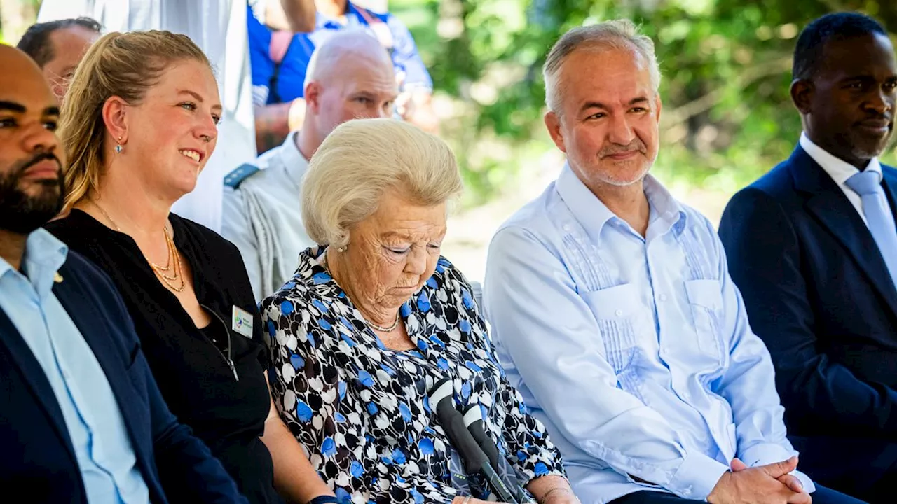 Niederländische Ex-Königin: Prinzessin Beatrix schläft ein, während Kinder ein Gedicht vortragen