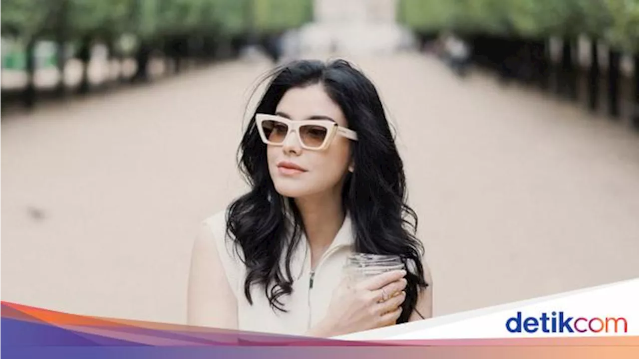 Profil Medina Dina, Teman Dekat Gading Marten