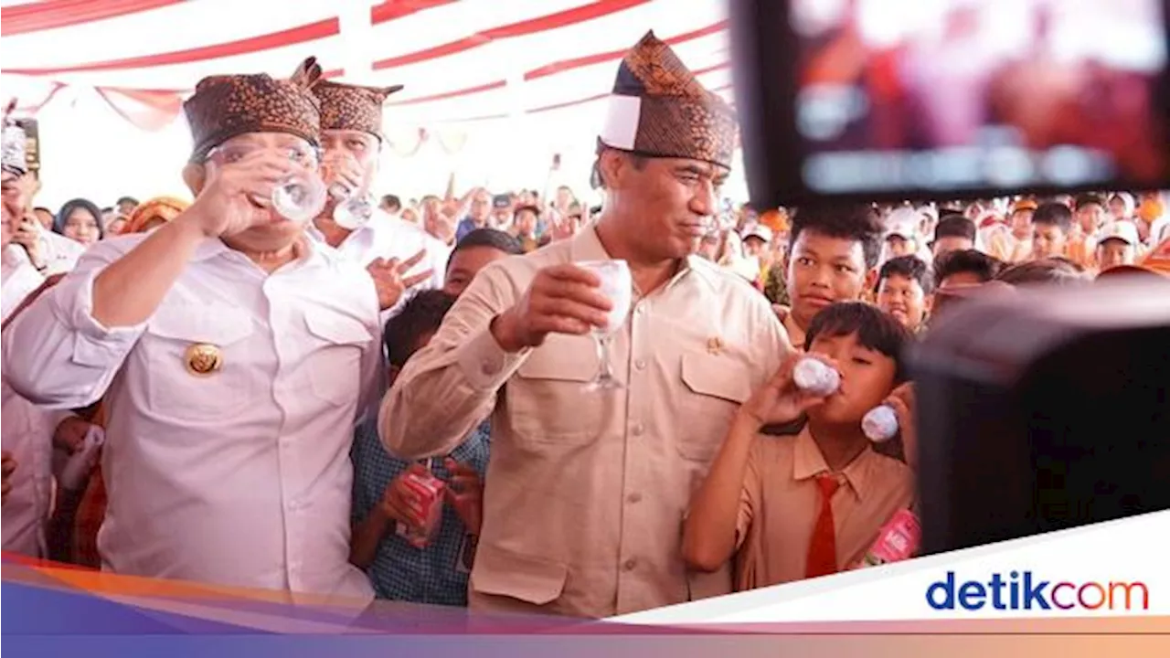 Mentan Minum Susu bersama Anak Sekolah, Peternak & Pelaku Industri Susu