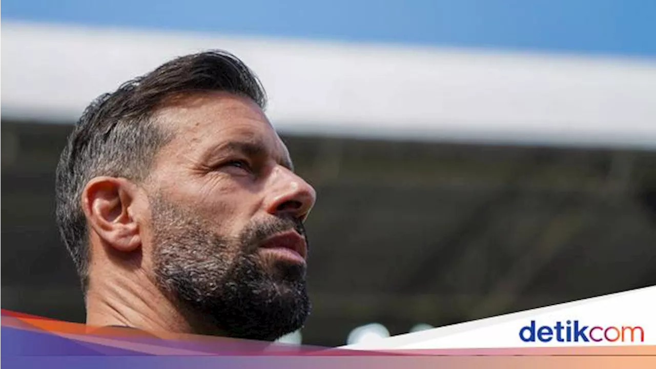 Ruud van Nistelrooy Segera Latih Klub Inggris Ini?