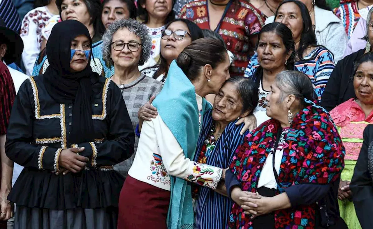 Clauidia Sheinbaum inaugura encuentro textil en Los Pinos; reitera justicia social a las mujeres indígenas