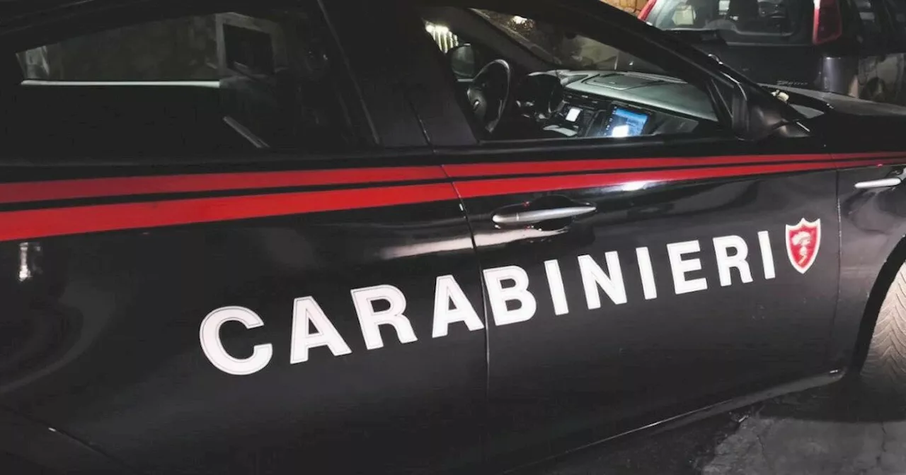 Settantenne trovata morta dentro un’auto nel Tarantino: l’allarme da una chiamata anonima