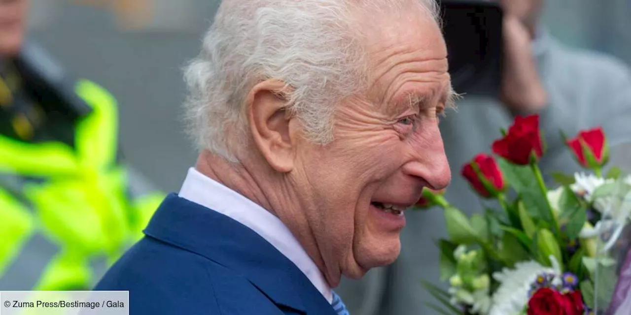 – Charles III souriant et en forme sans Camilla : un bien bel anniversaire !