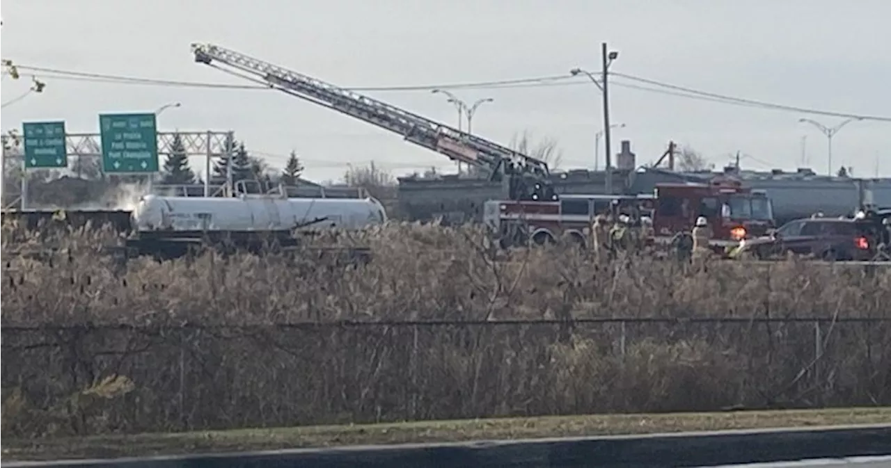 ‘Avoid the area,’ police say after train derailment on Montreal’s south shore