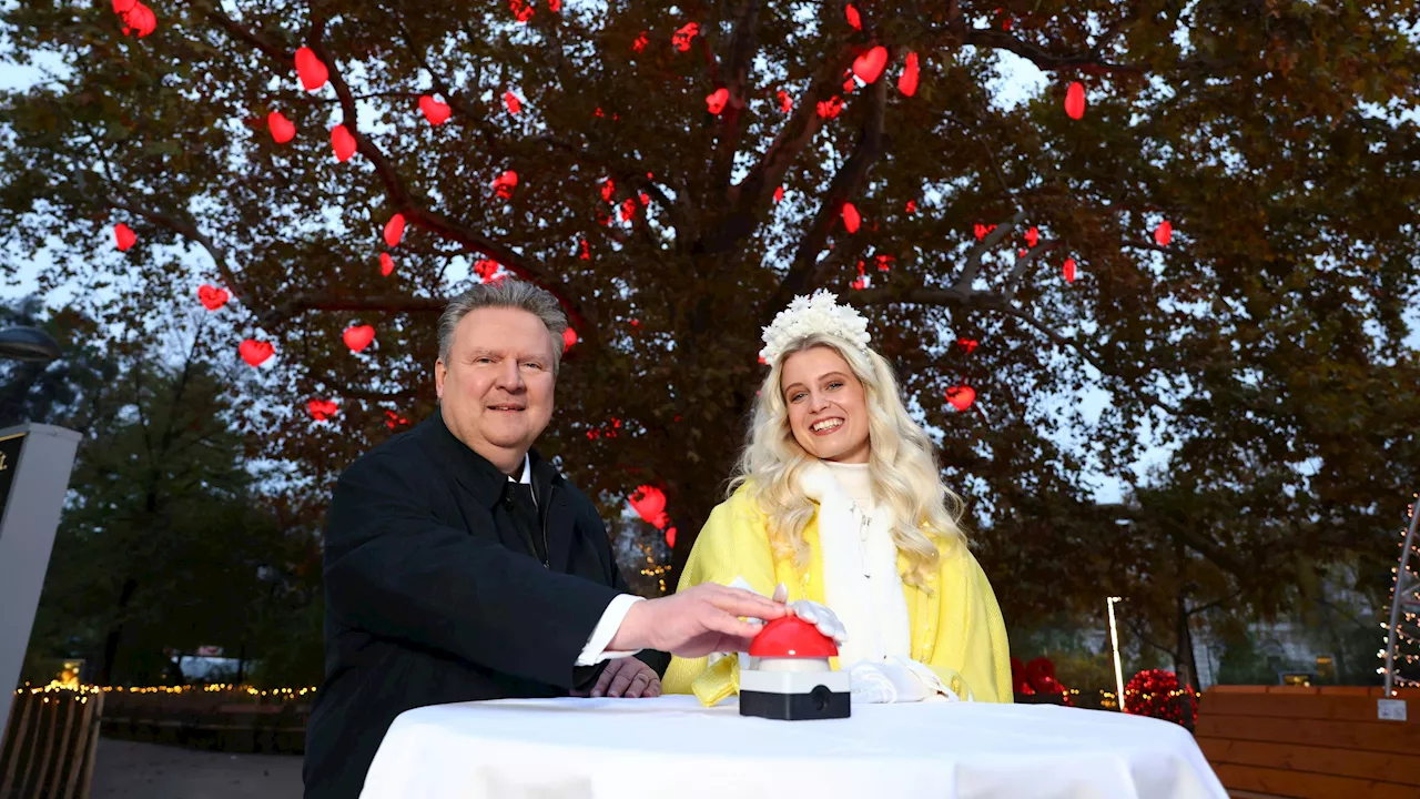 Flirtzone zieht Besucher an - Jetzt fliegen rote Herzen über den Rathausplatz