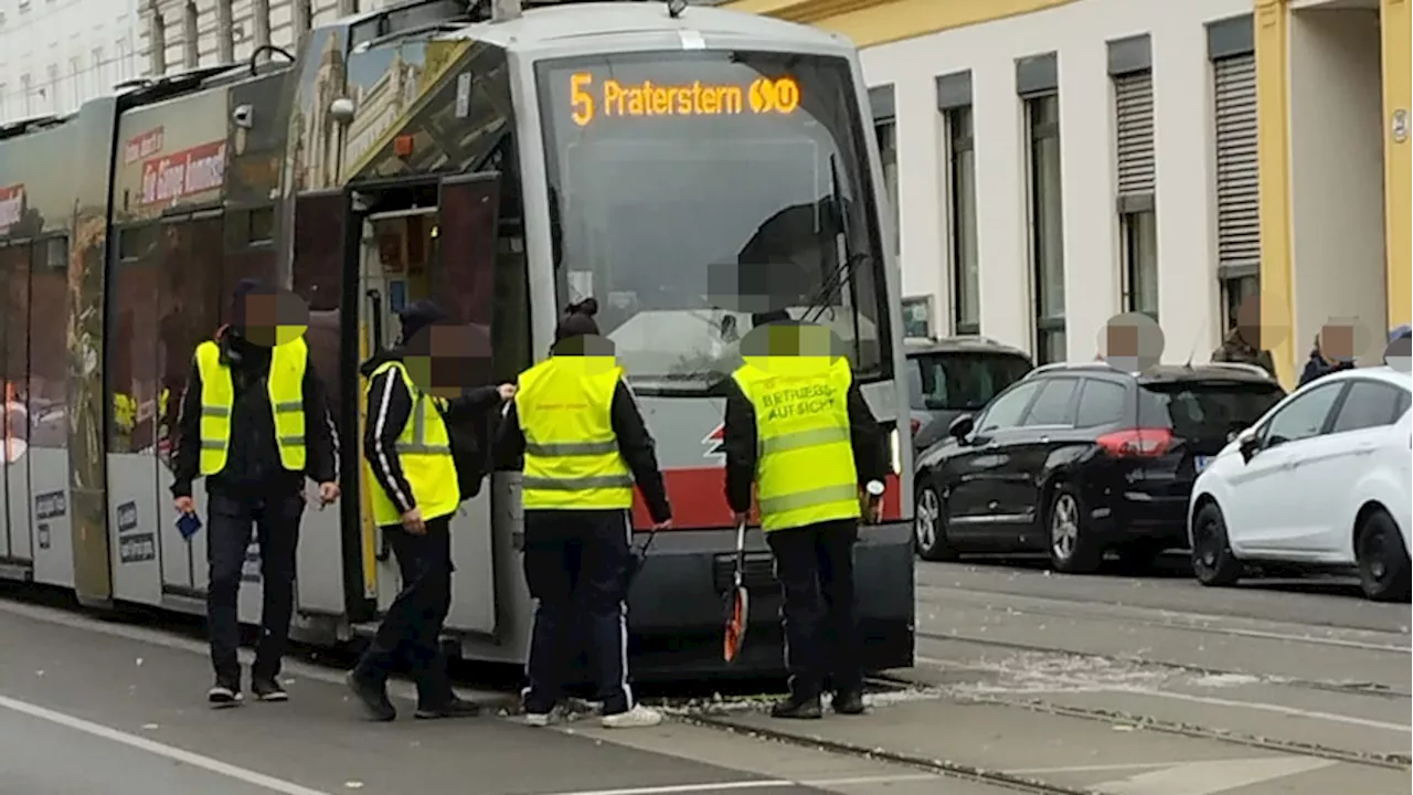 Radfahrerin von Bim erfasst, Ärzte kämpfen um ihr Leben