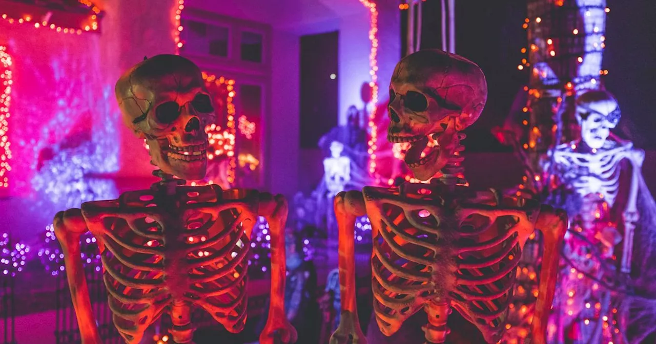 The Psychology Behind Haunted Houses And Why We're Drawn To Them