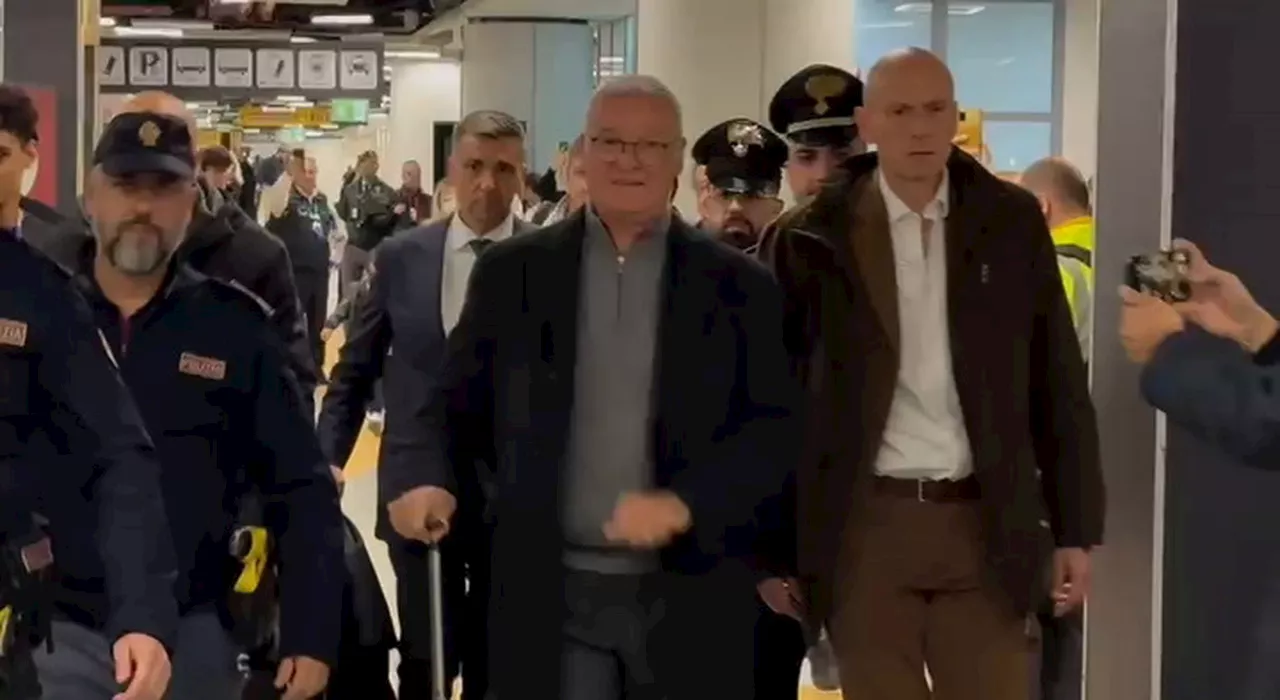 Claudio Ranieri sbarca a Fiumicino: folla di tifosi giallorossi ad accoglierlo