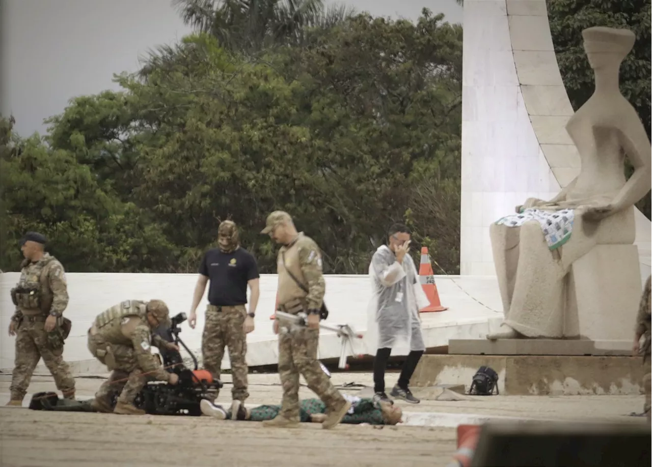 Policiais encontram trailer que era de homem-bomba com explosivos na praça dos Três Poderes