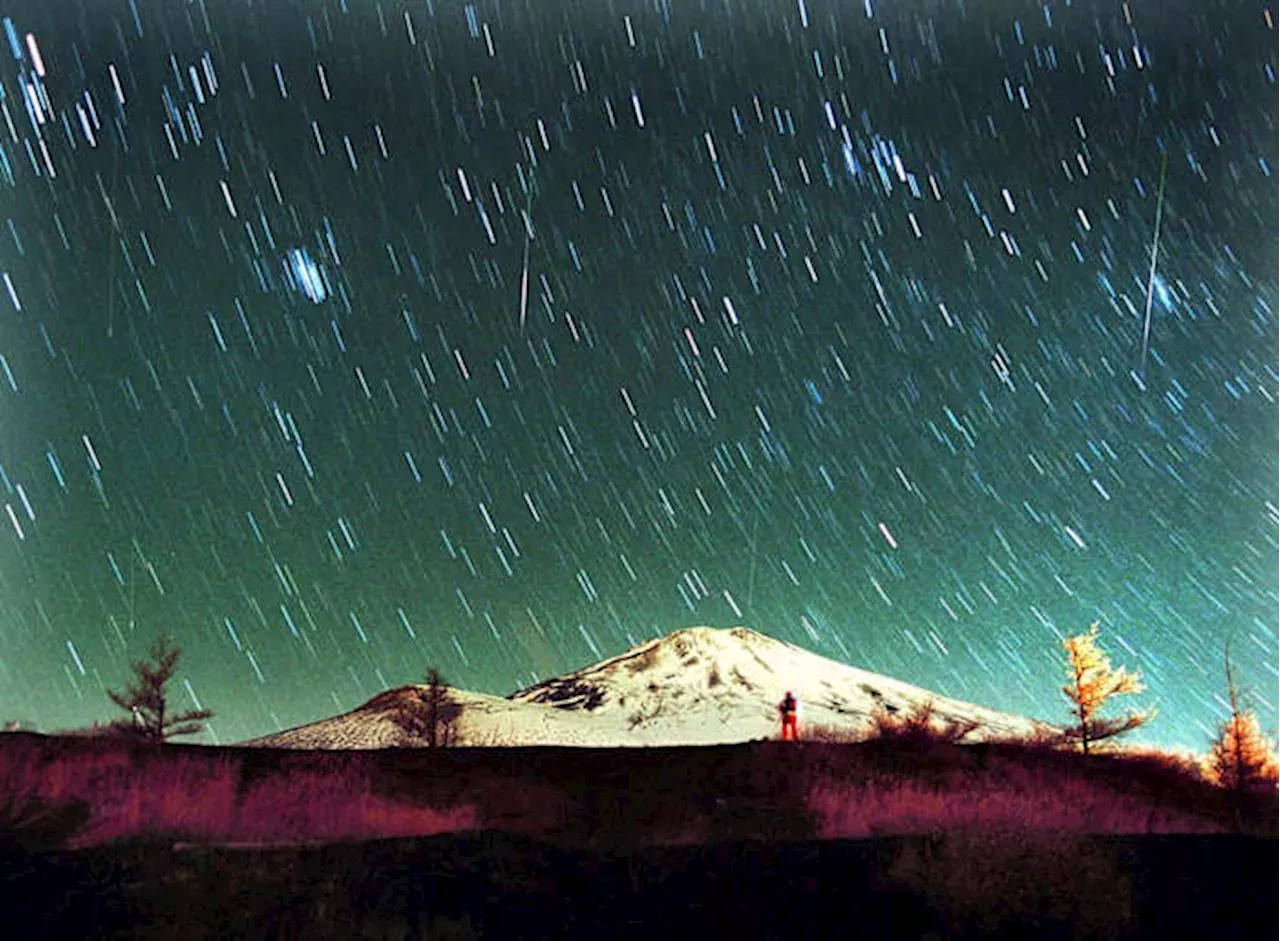 The Leonid meteor shower peaks as the supermoon wanes Science