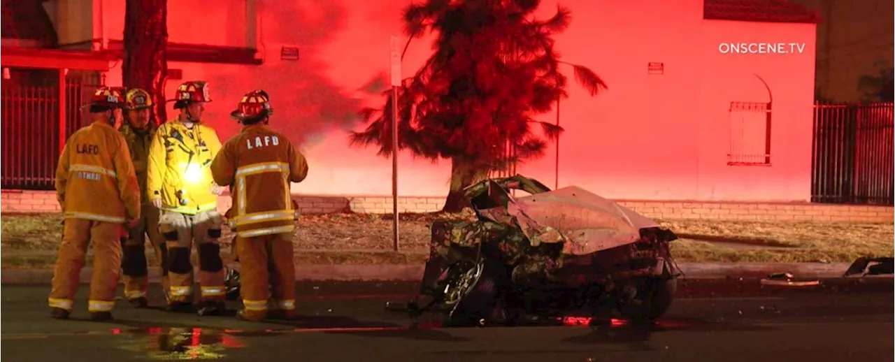 Reported Van Nuys street racing crash leaves 1 man dead, another injured