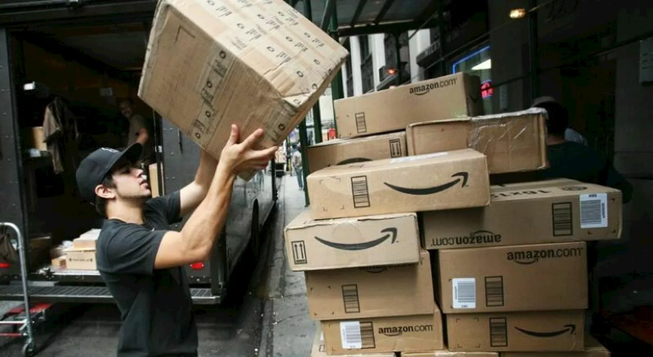 «Ero un corriere Amazon e consegnavo 150 pacchi in 6 ore senza pause: mi hanno licenziato perché non riuscivo