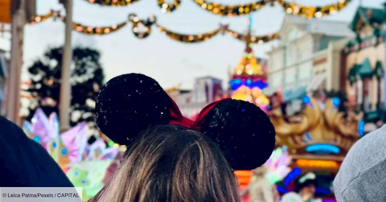 À Disneyland, la polémique autour des places payantes pour la parade de Noël fait rage