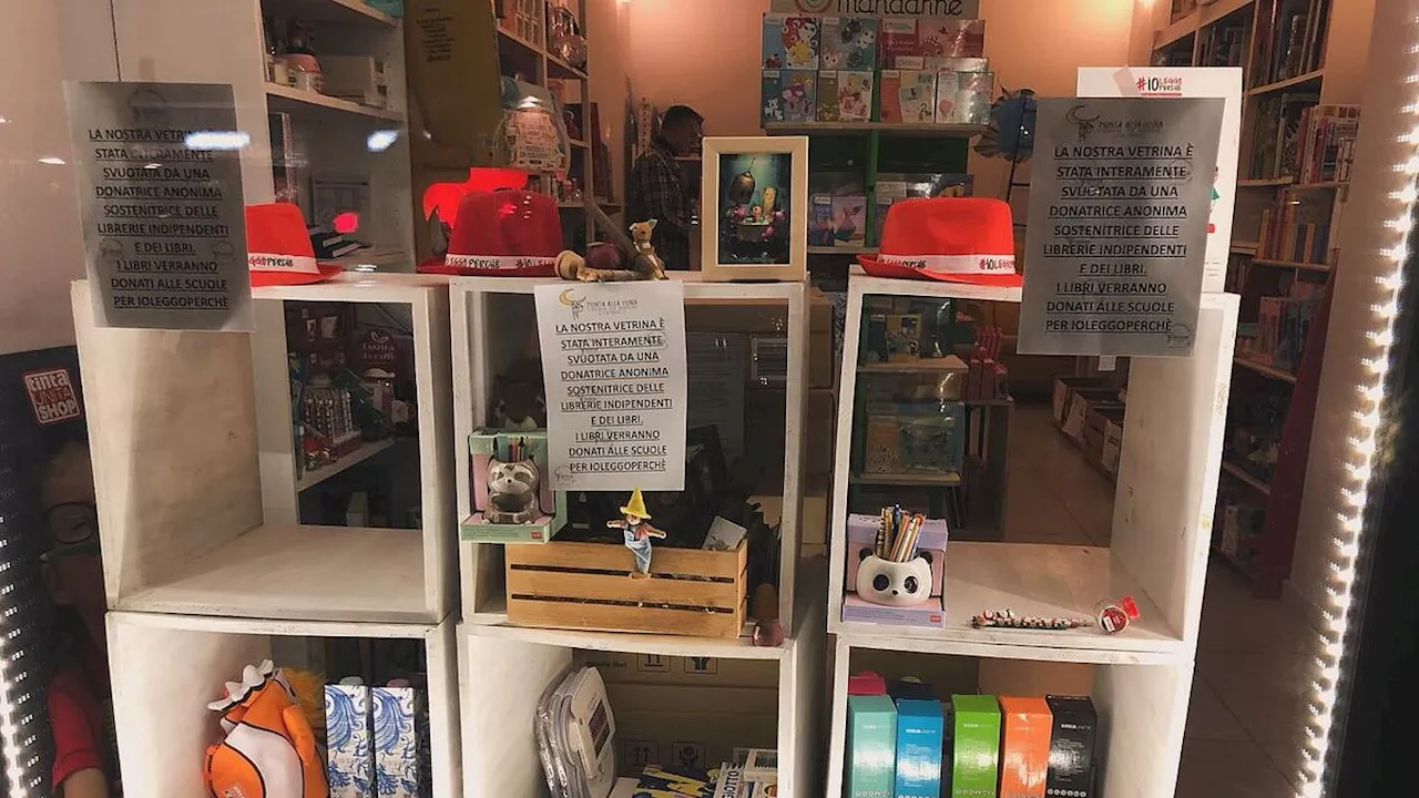 Milano, svuotata la vetrina di un'altra libreria: acquistati 155 libri