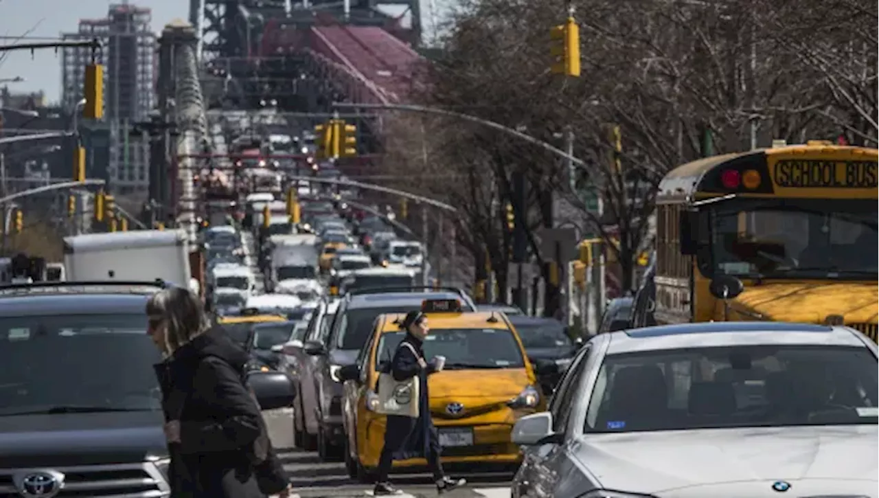 Gov. Hochul relaunches congestion pricing plan with 40% reduction