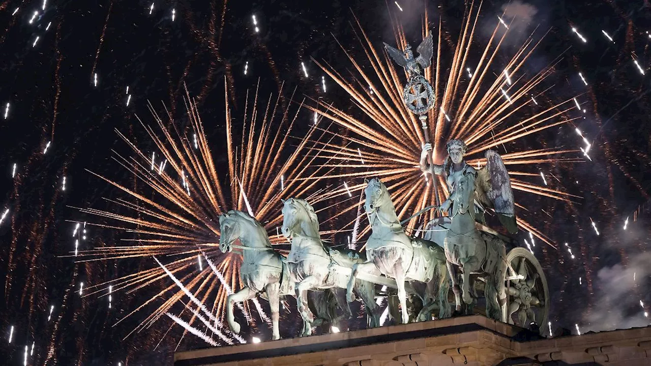 Berlin & Brandenburg: Silvester am Brandenburger Tor mit 33 Meter hohem Riesenrad