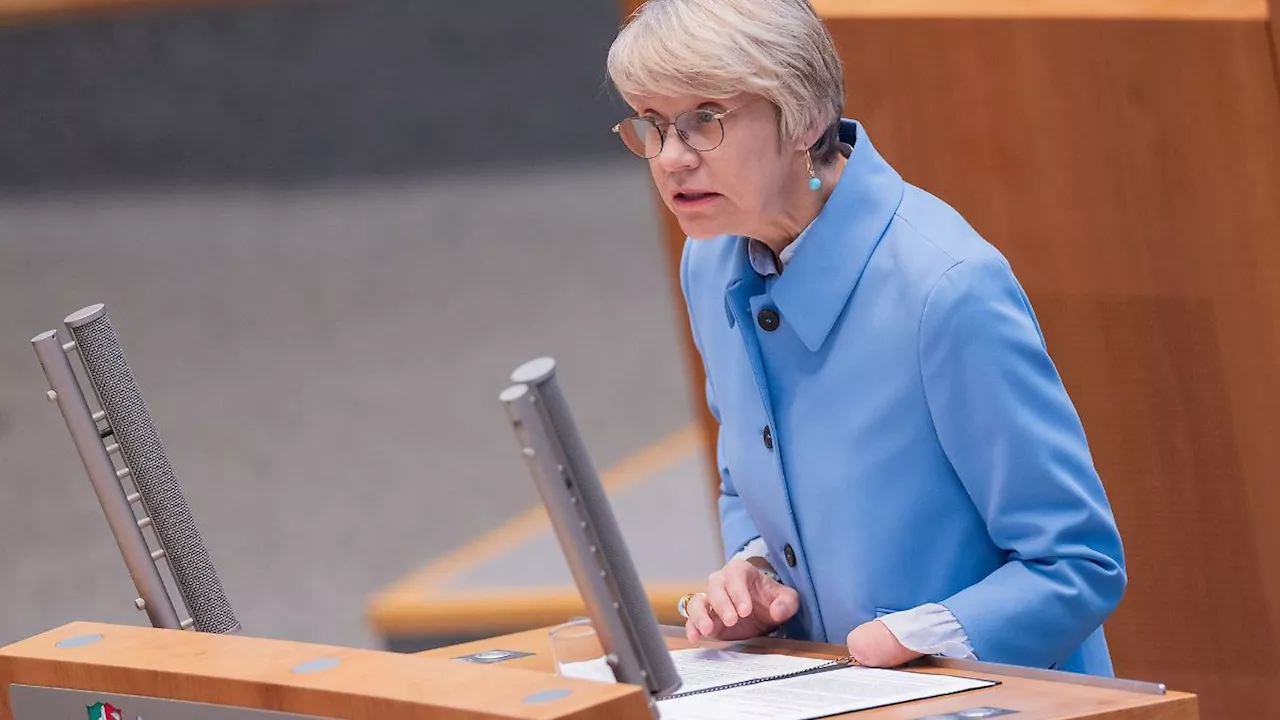 Nordrhein-Westfalen: SPD: Sparpläne der Regierung 'Tritt in Hintern' für Schulen