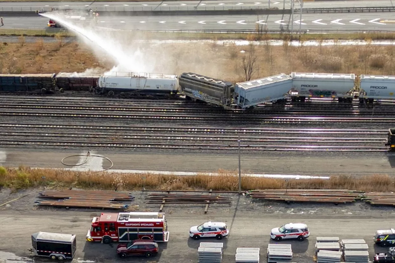 Train derailment and spill near Montreal leads to confinement order