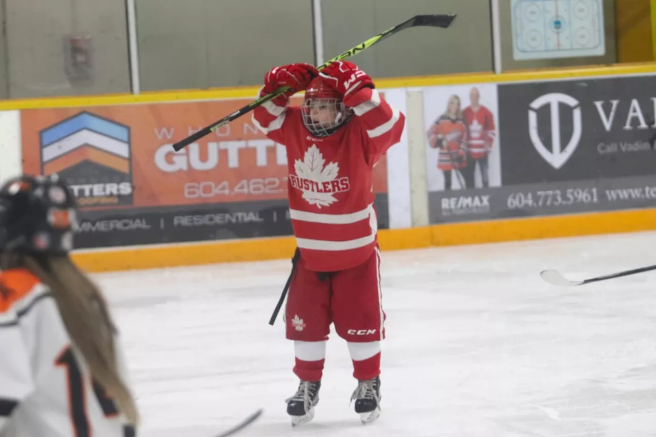 PHOTOS: B.C. minor hockey teams pay respects at Remembrance Day Classic