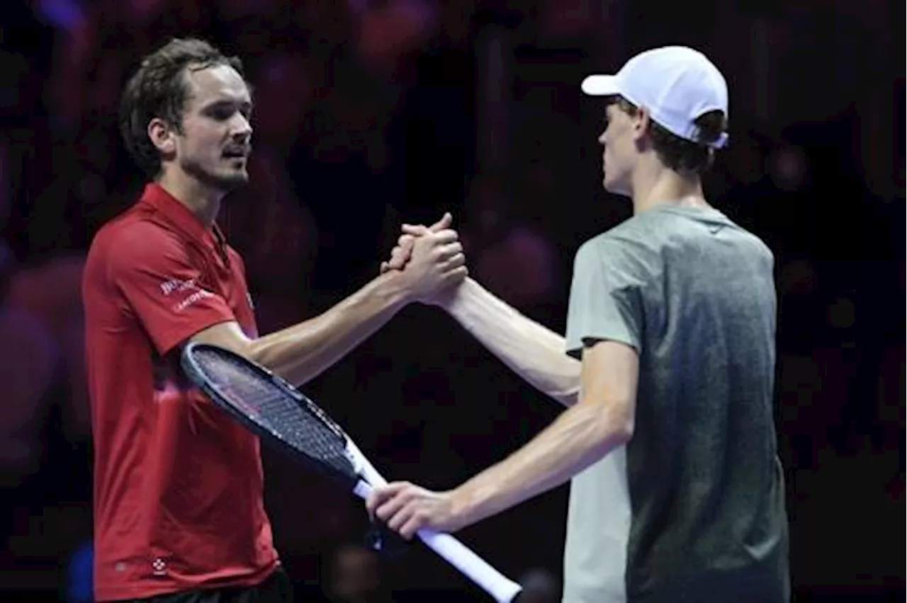 Atp Finals, Sinner batte Medvedev in due set e chiude primo del girone