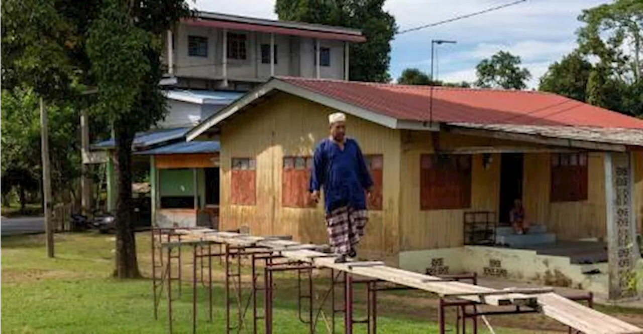 Rantau Panjang residents make final preparations, determined to avoid losses