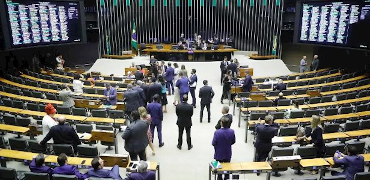 Após explosões, Câmara dos Deputados suspende trabalhos até 12h de quinta