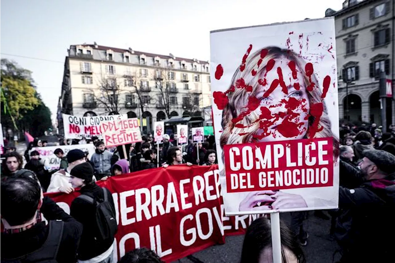 Corteo studenti Pro Pal a Torino, 'governo e Schlein complici'