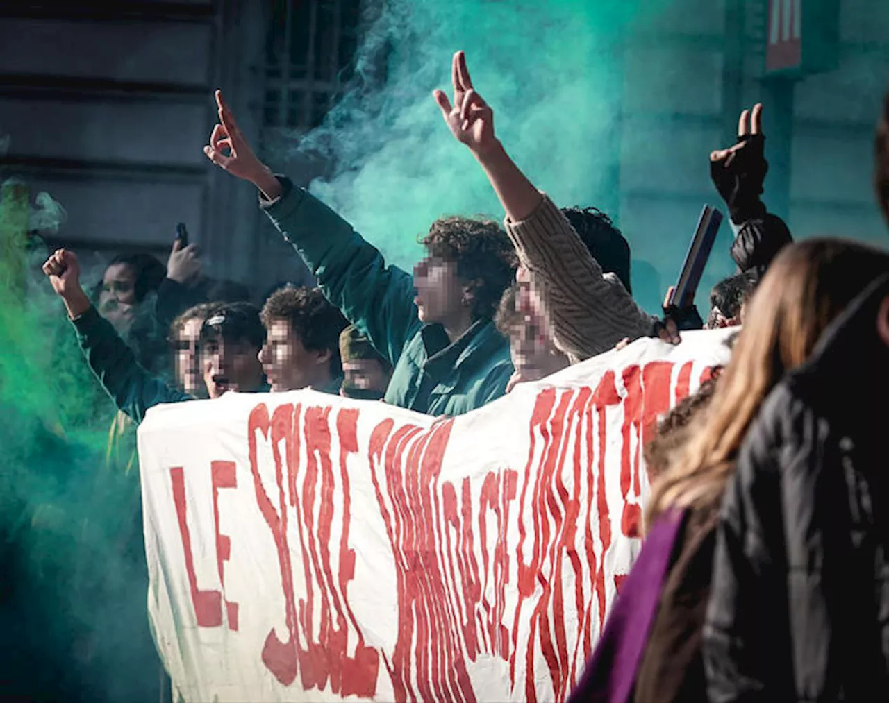 Gli studenti infiammano le piazze nel 'No Meloni day'