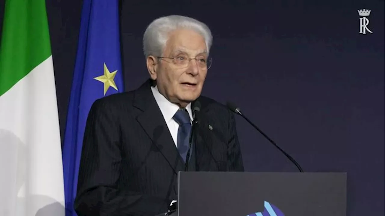 Mattarella: 'Non affidarsi al web come se fosse medico di fiducia'