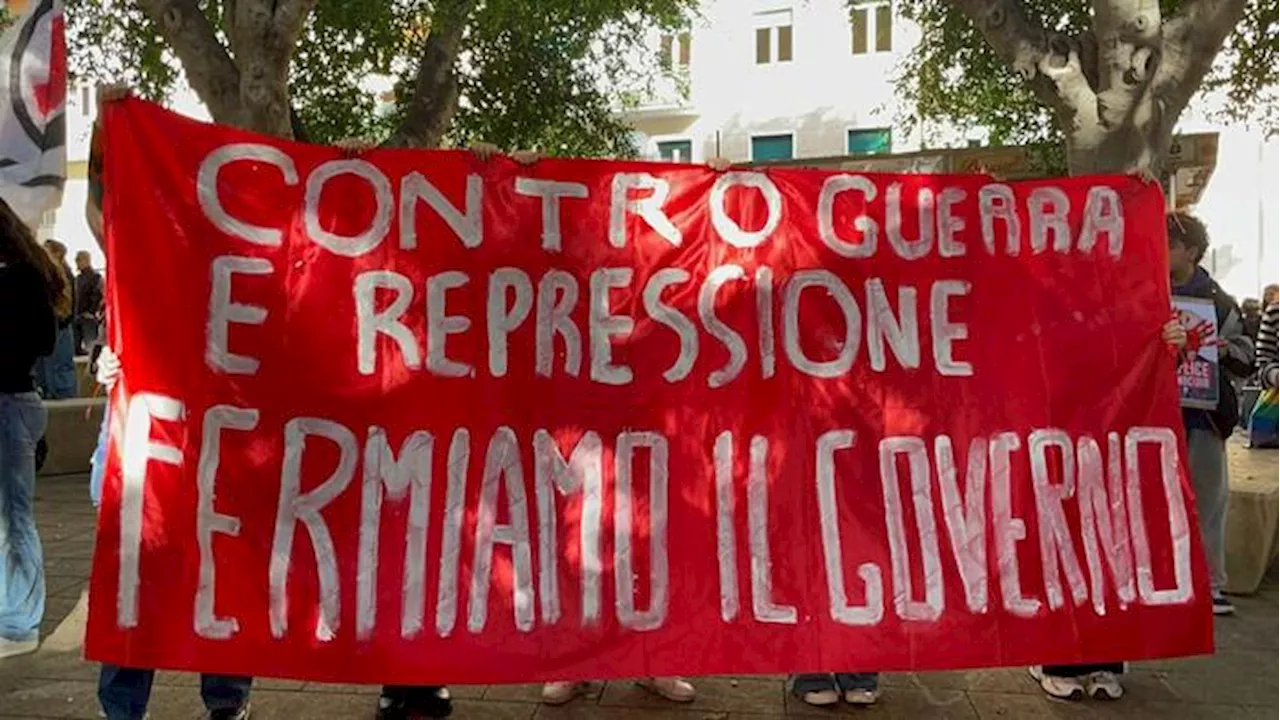 Studenti in corteo a Cagliari, 'basta alla scuola dei patroni'