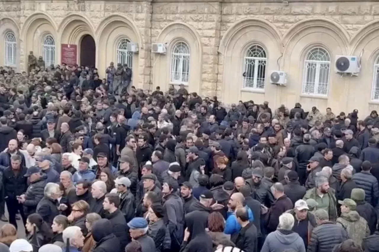 Беспорядки и погром. Переворот в Абхазии: что известно к этому часу