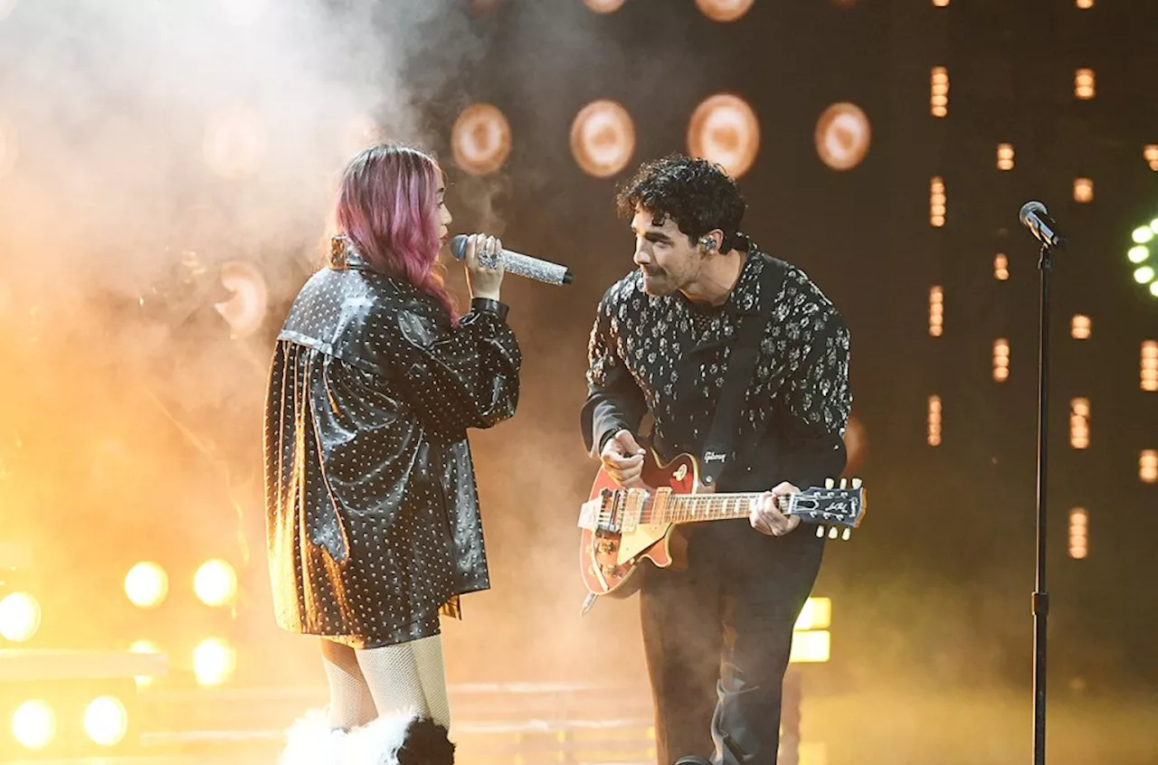 Ela Taubert & Joe Jonas Perform Electrifying Bilingual Version of ‘¿Cómo Pasó?’ at the 2024 Latin Grammys