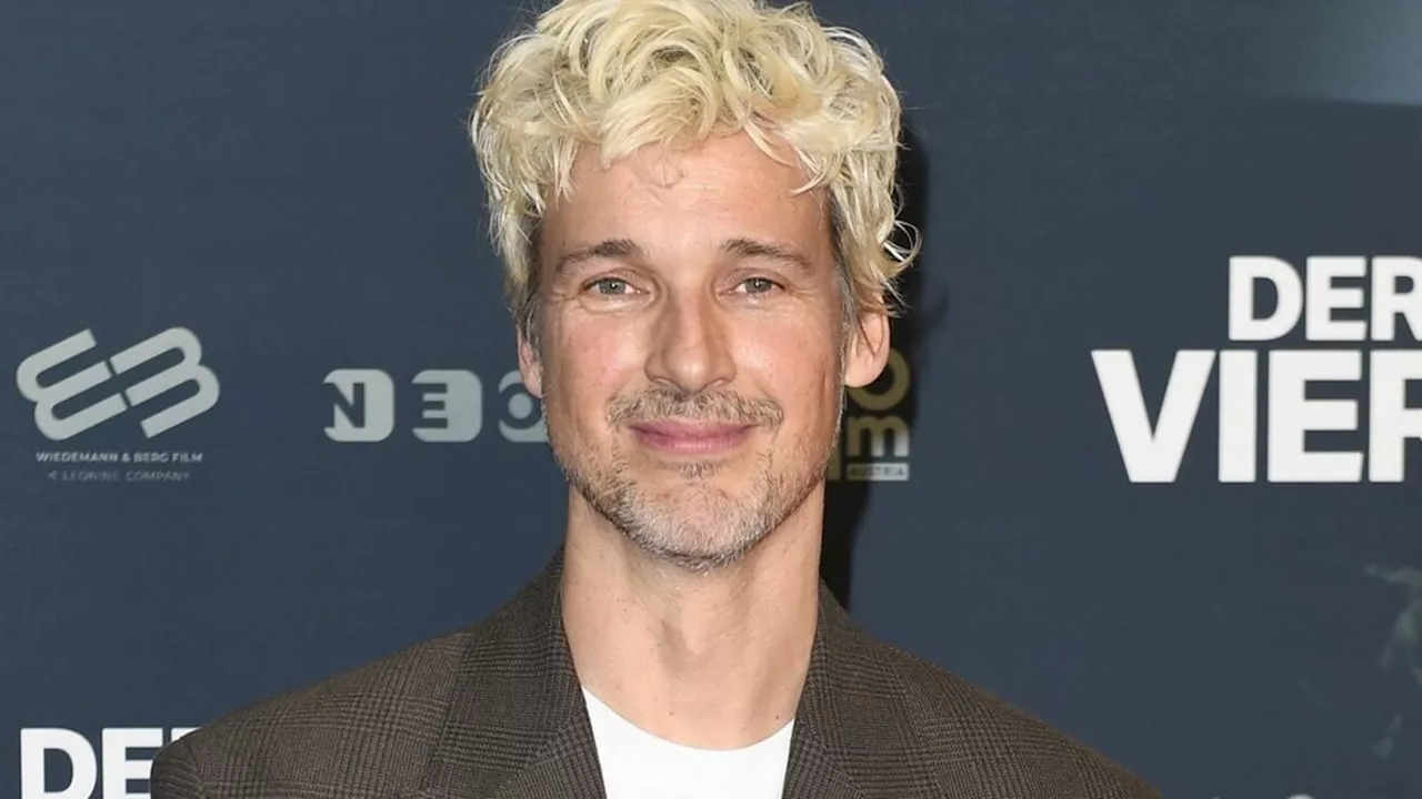 Neuer Look auf Filmpremiere: Florian David Fitz überrascht mit blonden Haaren