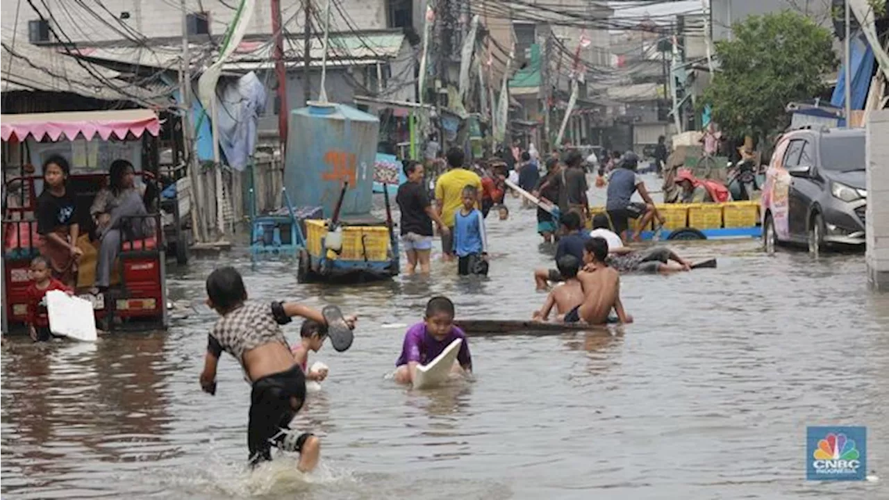 Penampakan Banjir Rob Terjang Penjaringan, Banjir Sebetis-Motor Mogok