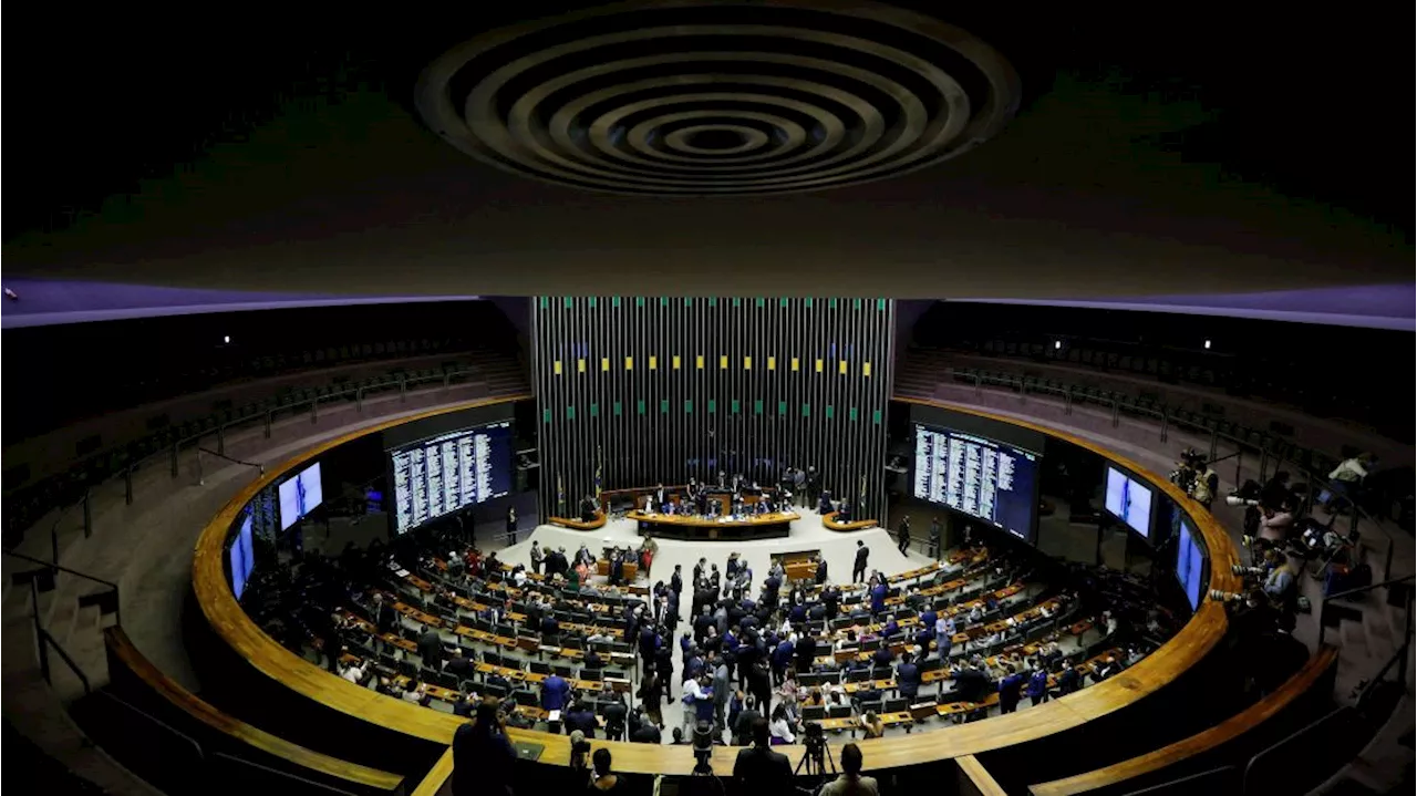 Fim da escala 6×1: número de deputados que apoiam PEC chega a 231; veja lista