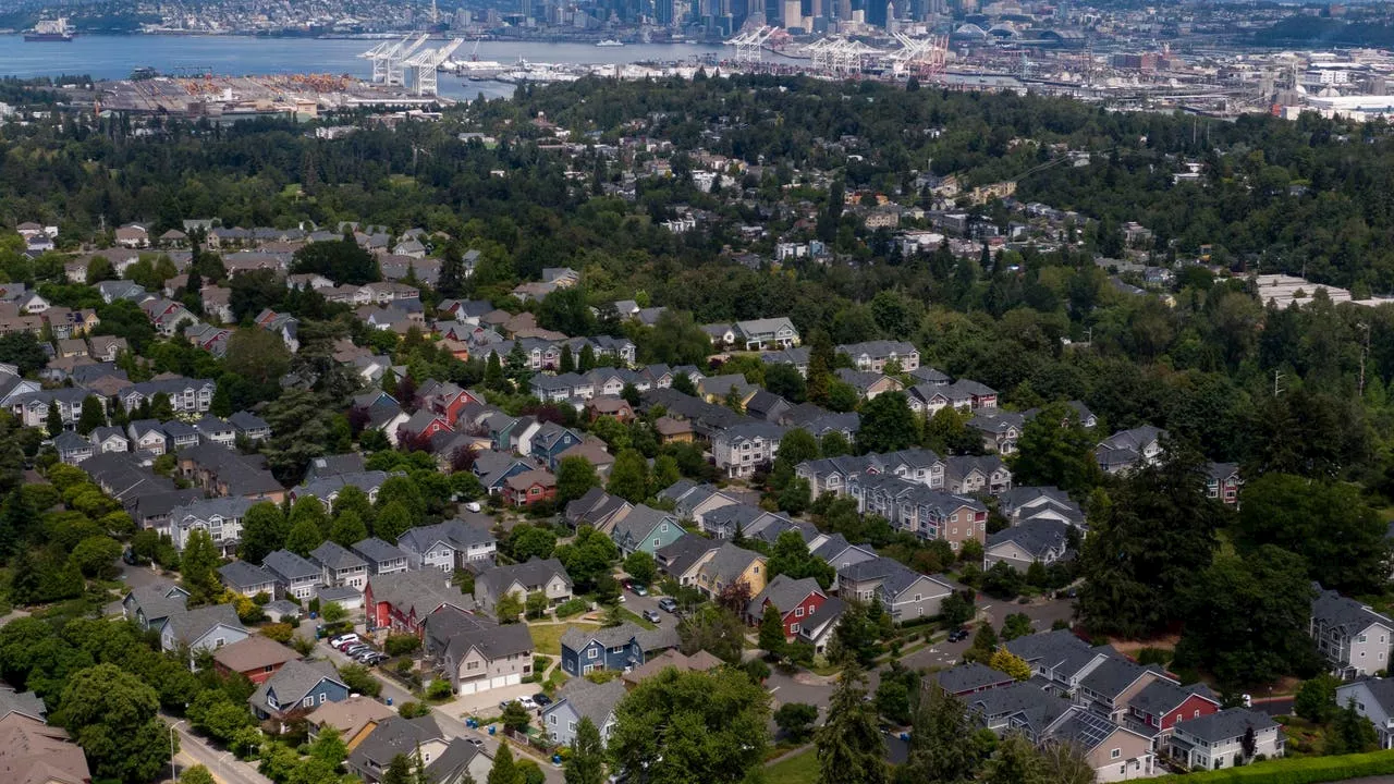 Seattle home sales skyrocket, median home price soars to $740K