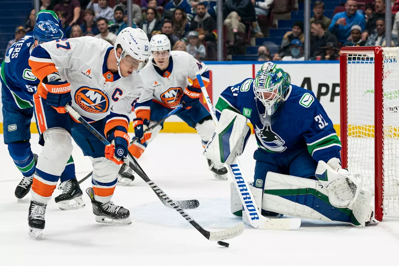 Canucks’ home woes continue with 5-2 loss to Islanders