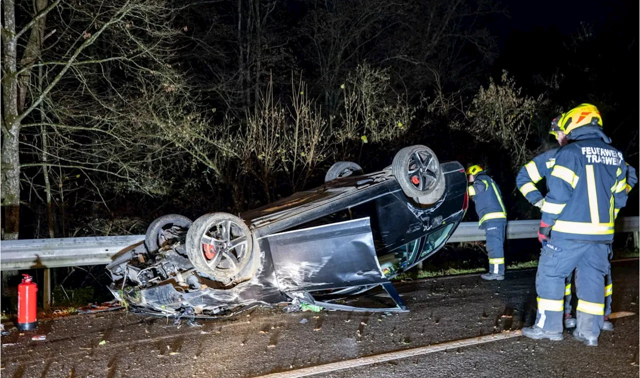 Alko-Lenker baut Crash – schwarzer Skoda plattgedrückt