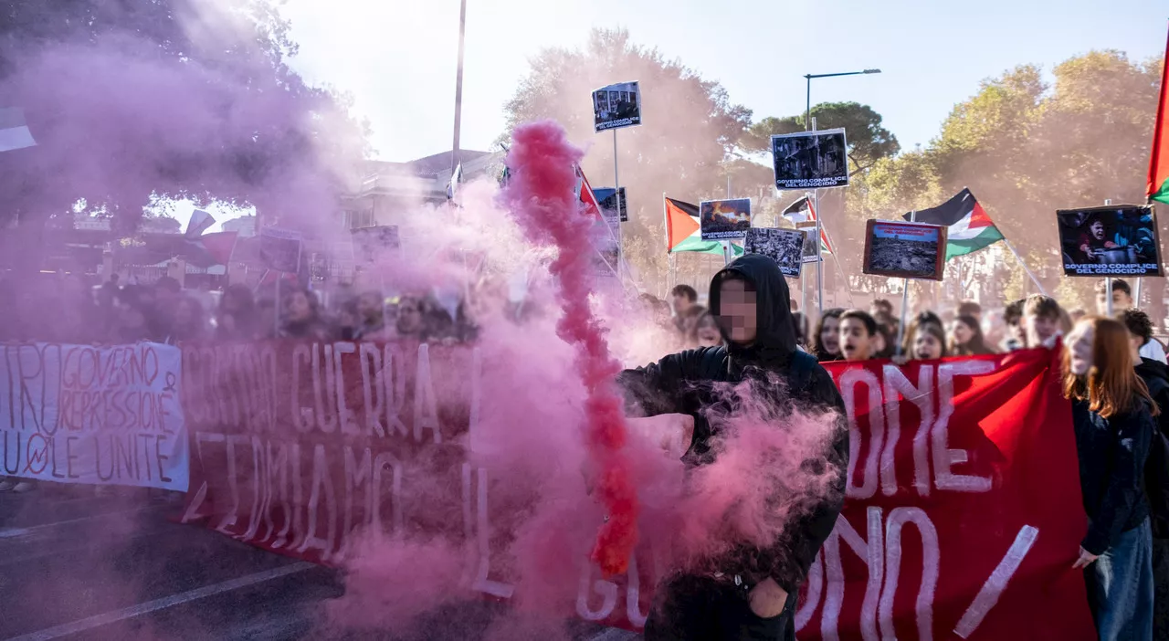 Roma, manifestazione degli studenti No Meloni day