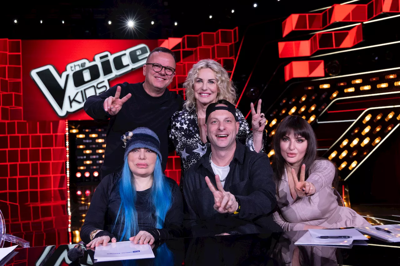 Su Rai 1 Antonella Clerici conduce la prima puntata di 'The voice kids 2024', al via le Blind auditions