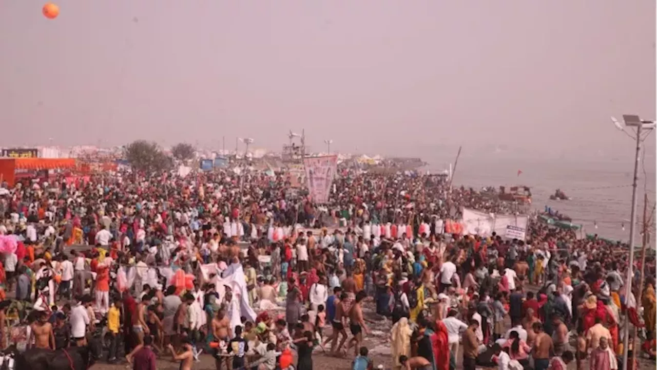 Kartik Purnima 2024: कार्तिक पूर्णिमा पर लाखों श्रद्धालुओं ने लगाई आस्था की डुबकी, गाड़ियों की रफ्तार रही धीमी