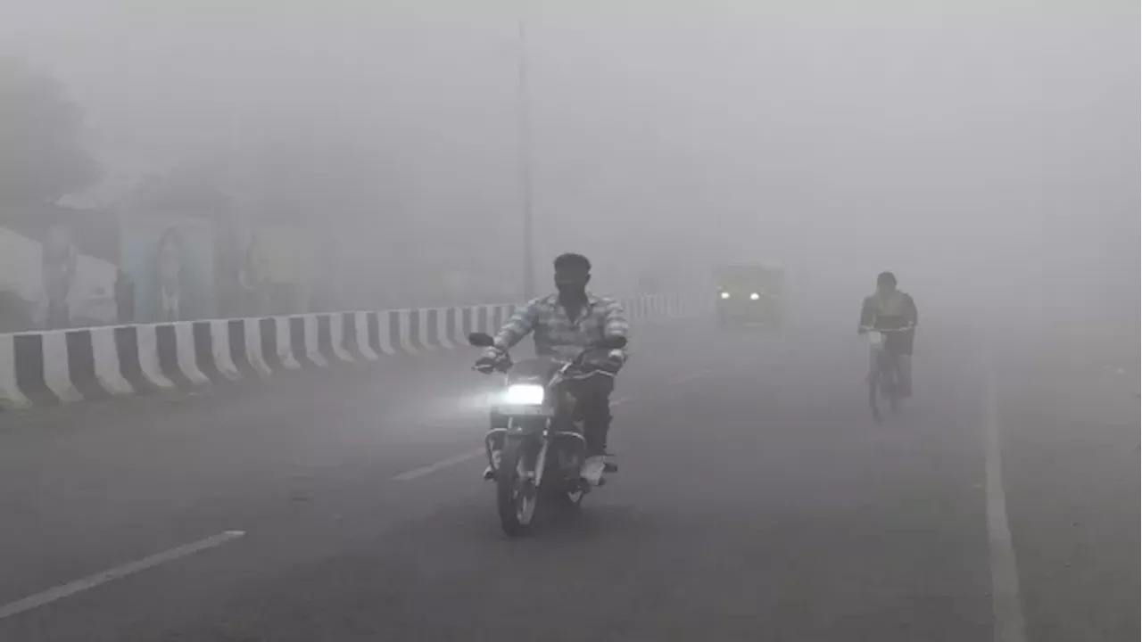 UP Weather News: यूपी में कोहरा बढ़ाएगी पुरवा, पारा गिराएगी सर्द पछुआ; पढ़ि‍ए IMD की ताजा रिपोर्ट