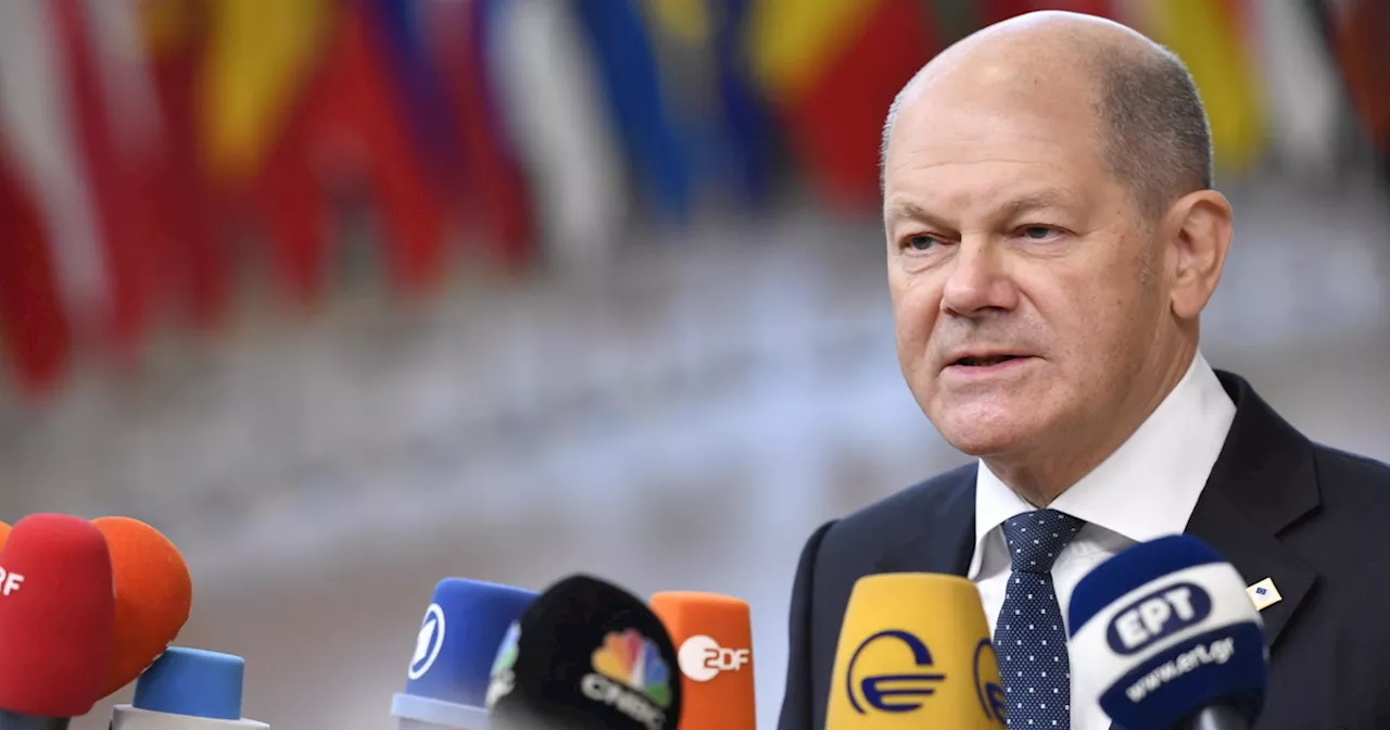 Olaf Scholz telefona a Putin: preso &#034;a schiaffi&#034; dal presidente russo e da Zelensky