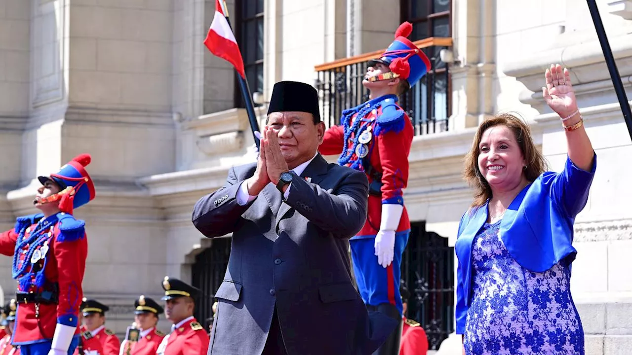 Bertemu Presiden Peru Dina Boluarte, Prabowo Disambut Upacara Kehormatan