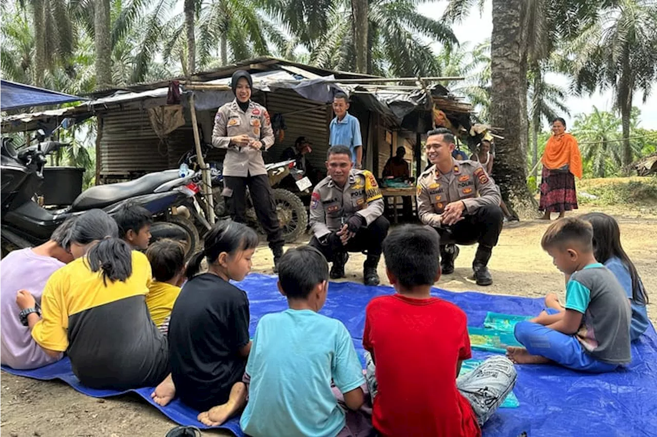 Dengan Keriangan, Polda Jambi Beri Pendidikan pada Generasi Muda Suku Anak Dalam