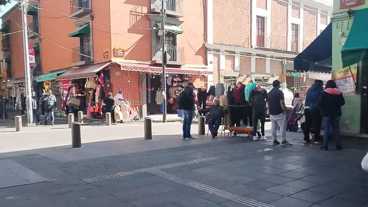 Ambulantes se instalan en Centro Histórico de Puebla pese a no contar con permiso