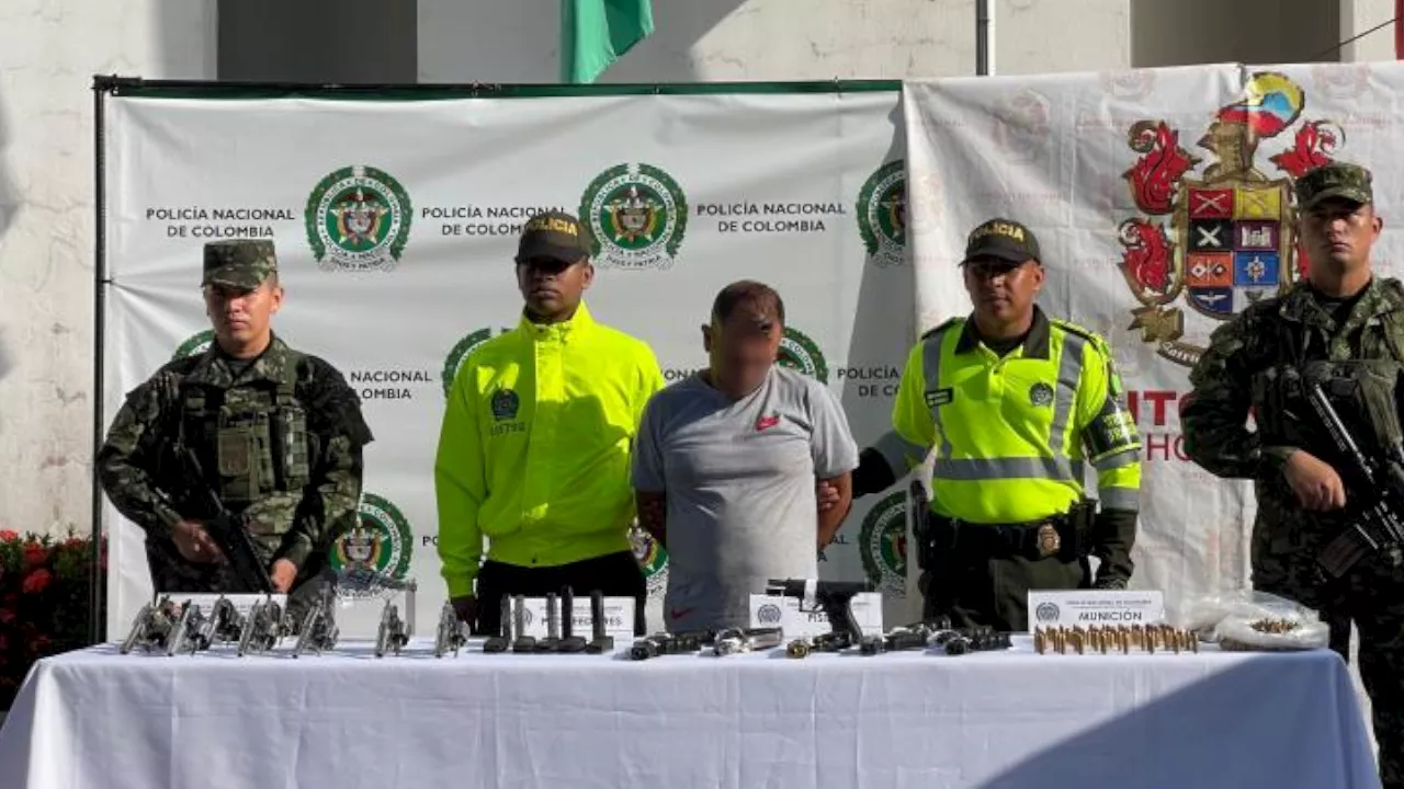 Capturado conductor de camioneta con arsenal de guerra del Clan del Golfo en Antioquia