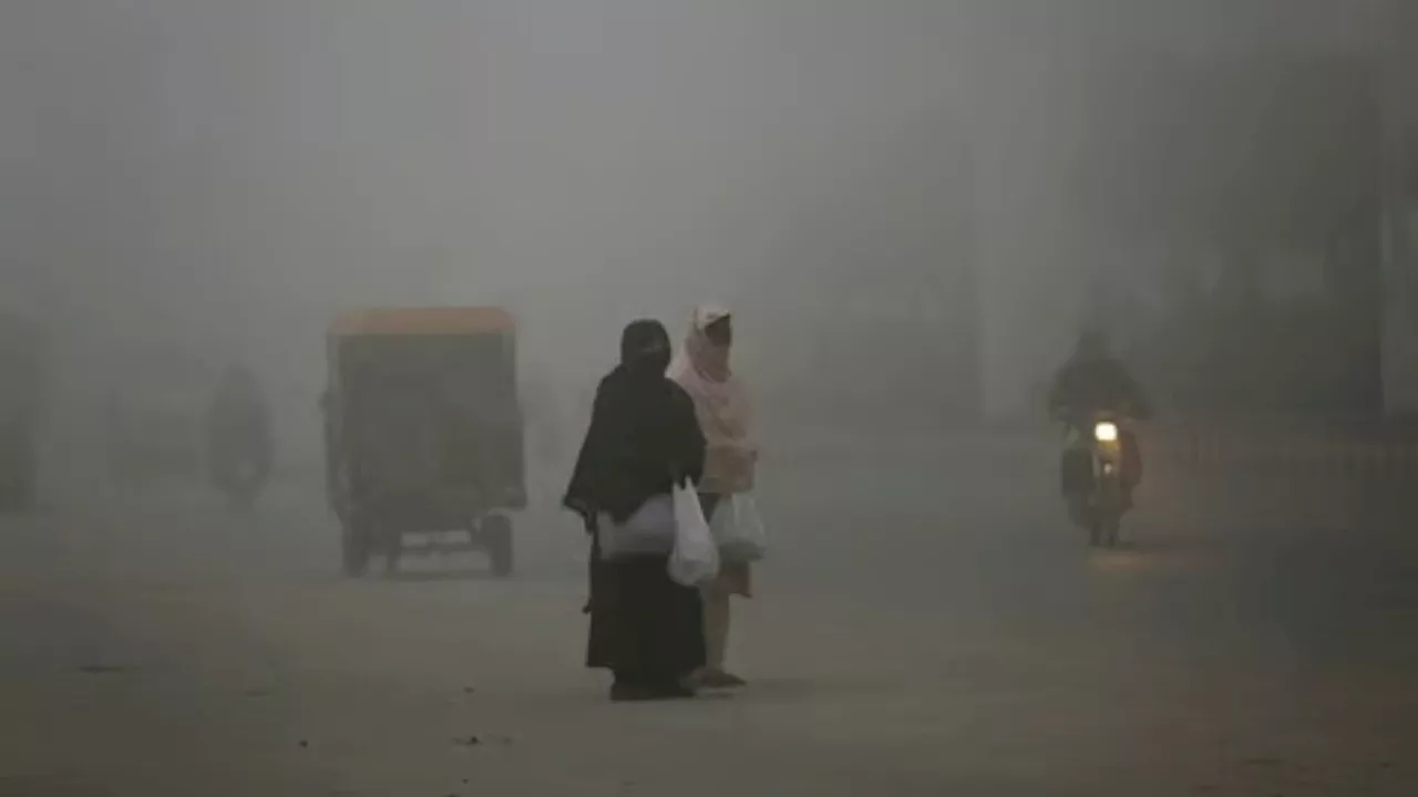 दिल्ली नहीं भारत का यह पड़ोसी है दुनिया का सबसे प्रदूषित शहर, AQI 1900 के पार, तीन माह के लिए शादी पर प्रतिबंध